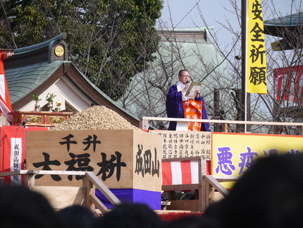 成田山不動尊の節分祭で豆まきした武隈親方 元豪栄道関 ファンからは お疲れ様 の声援が相次ぐ 寝屋川つーしん