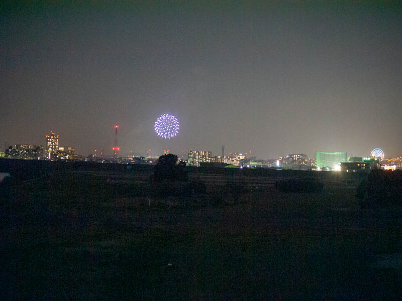 3 26 金 21時前に枚方方面で花火が上がってた 寝屋川市内から見た様子 寝屋川つーしん