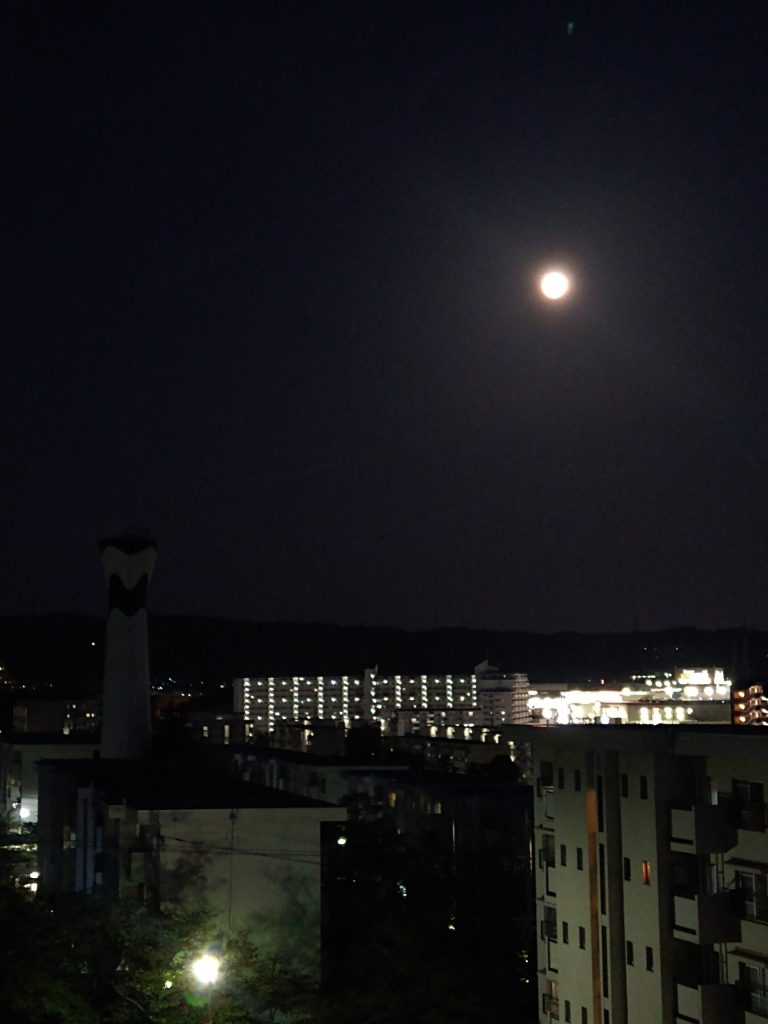 4 16 土 夜に観測された満月 ピンクムーン 寝屋川フォト 寝屋川つーしん