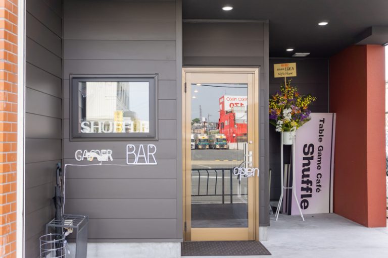 初町の「Table Game Café Shuffle」が2軒隣に移転してる。間に『Cafe maku maku』が5月4日オープン