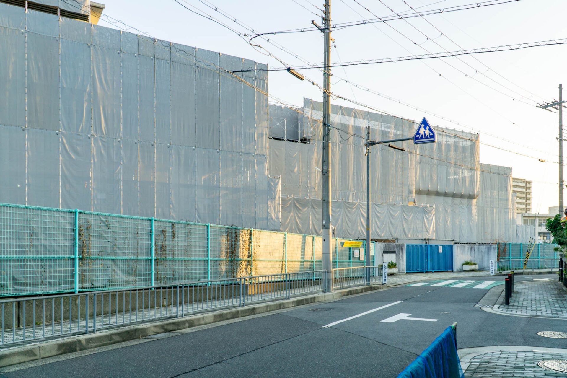 寝屋川公園ちかくでつくってる小中一貫校「望が丘小･中学校」がだいぶできてきてる 寝屋川つーしん