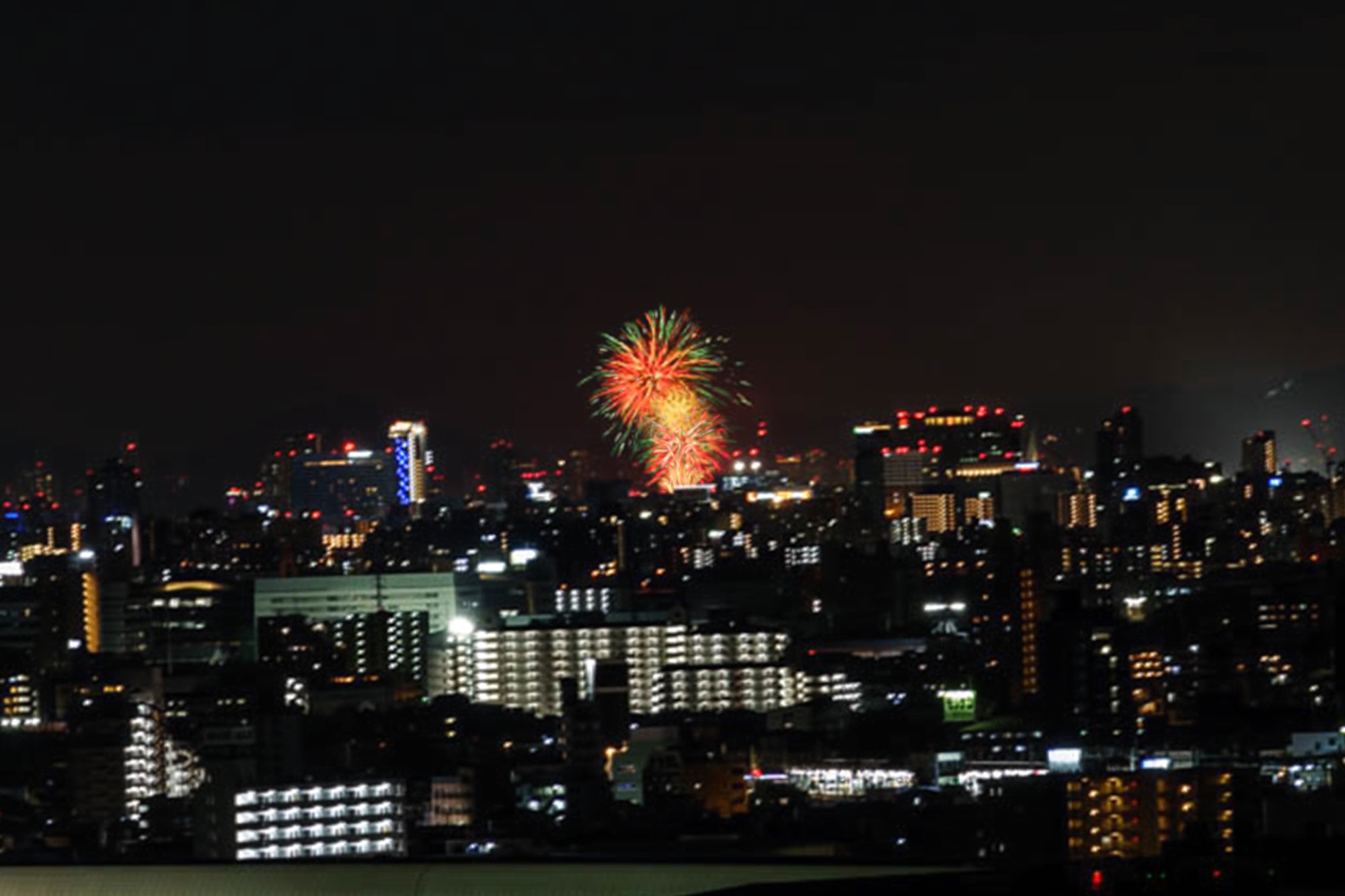 寝屋川からもギリ見えた「芦屋サマーカーニバル」の花火2025 - 寝屋川