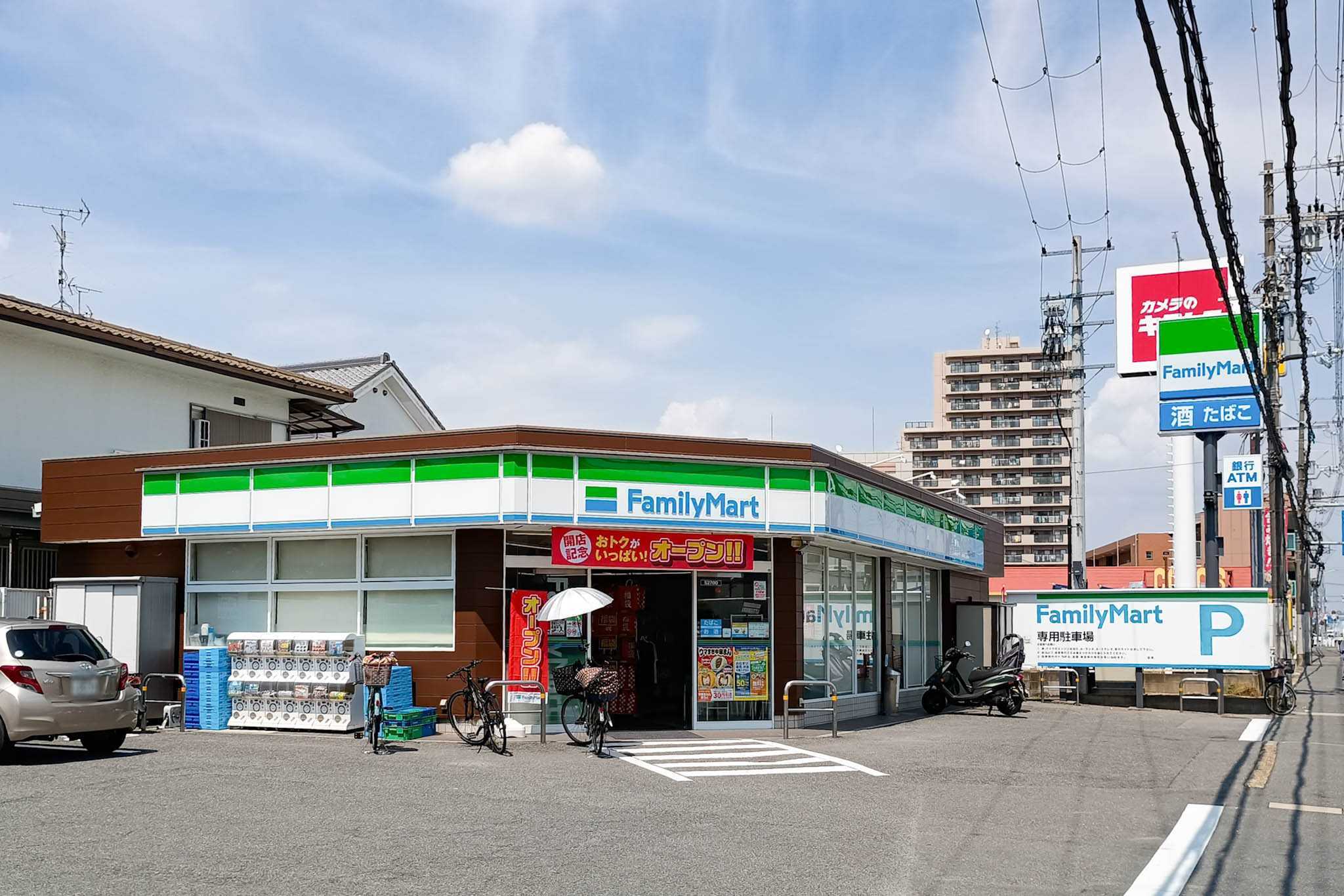 府道21号線ぞい初町のファミリーマートがリニューアルオープンしてる