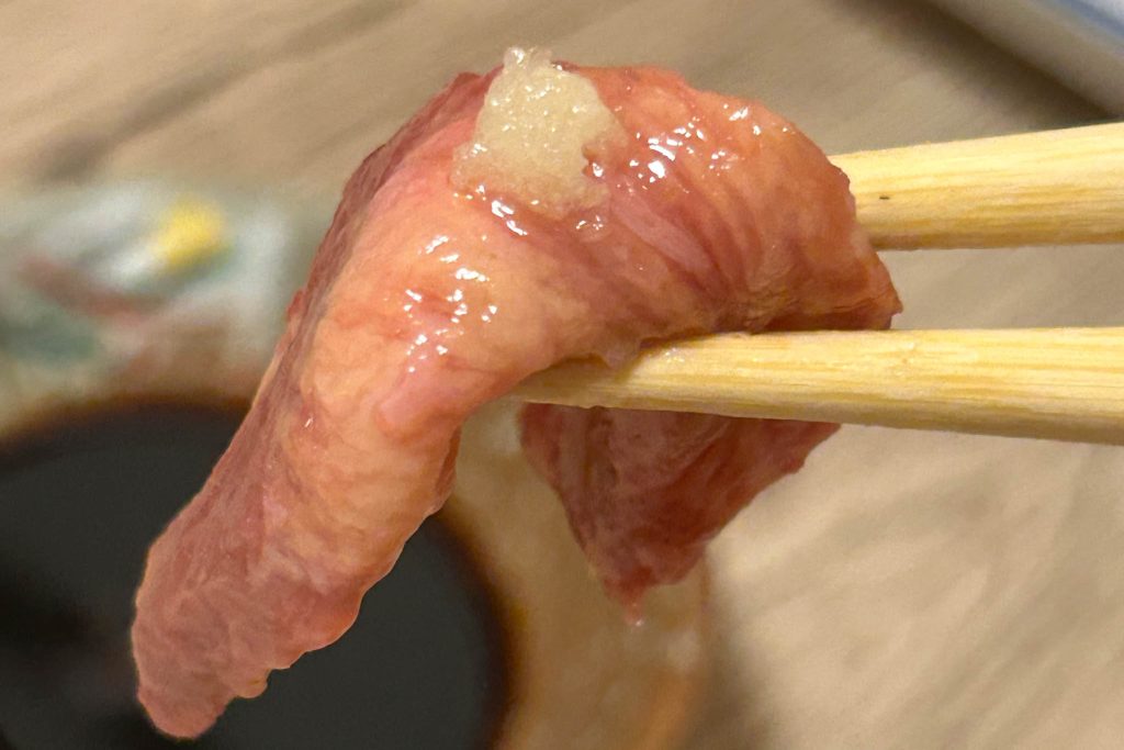 馬タン刺しの箸上げ