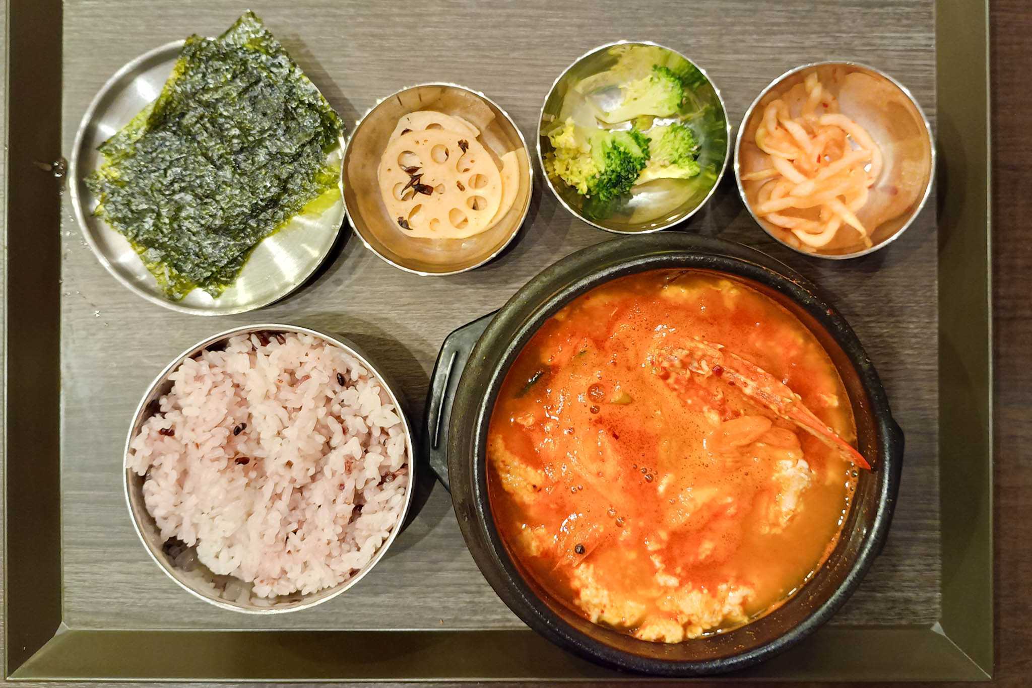 チャンチ」の『渡り蟹と甘海老 スンドゥブセット』（イオンモール大日