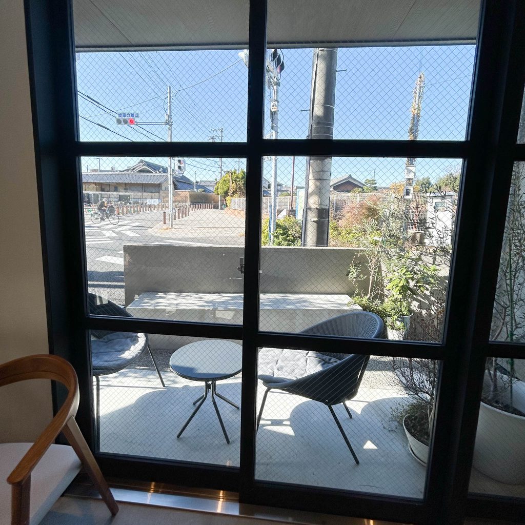 外にあるテラス席