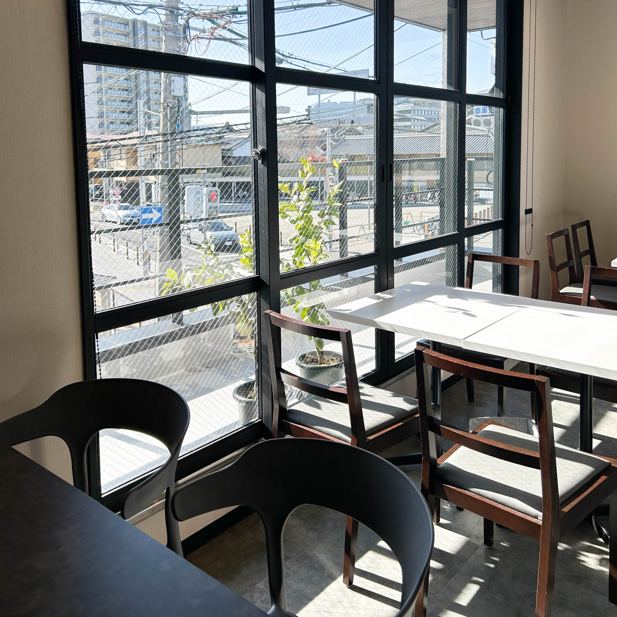 2階のテーブル席