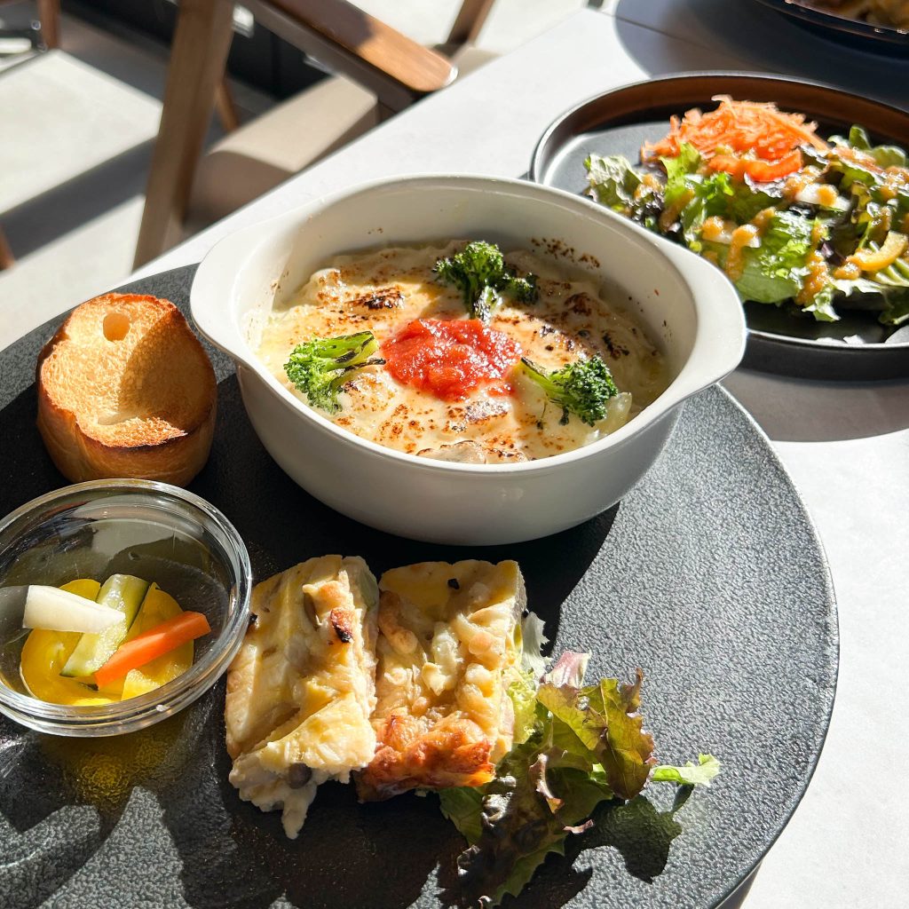チキンとマカロニのグラタンのランチプレート