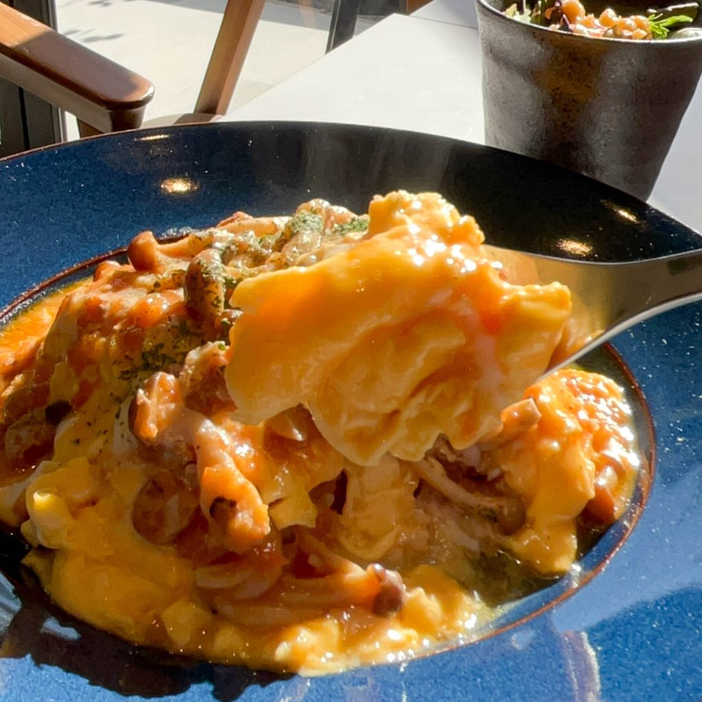 ふわとろオムライスのスプーン上げ