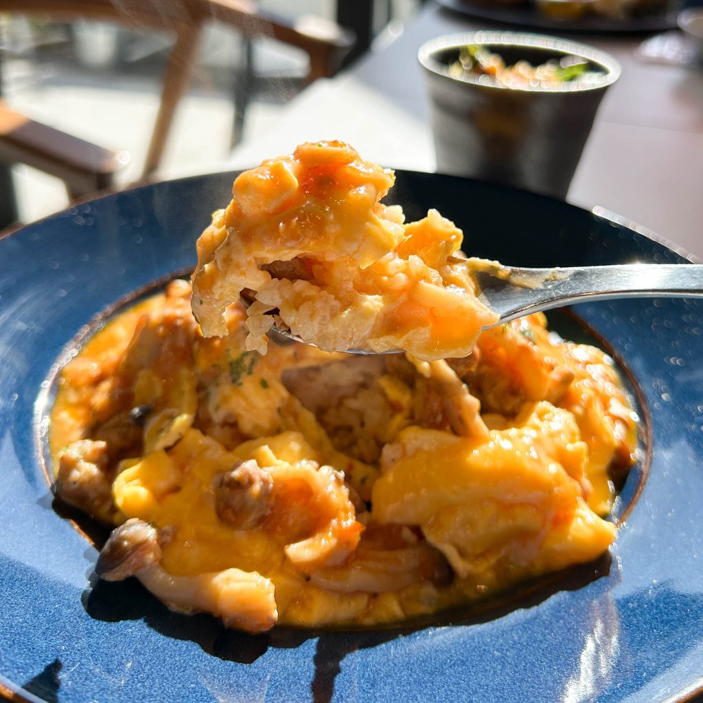 ふわとろオムライスのスプーン上げ