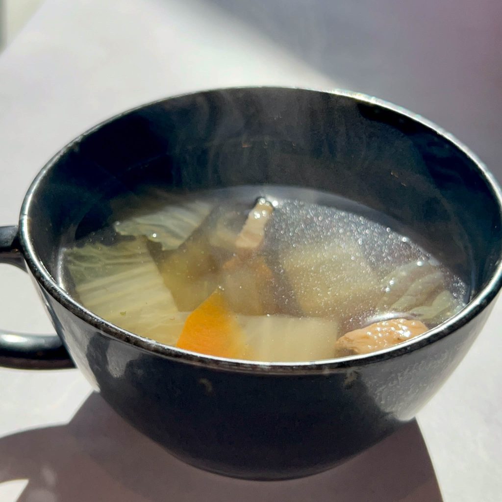チキンと野菜のコンソメスープ