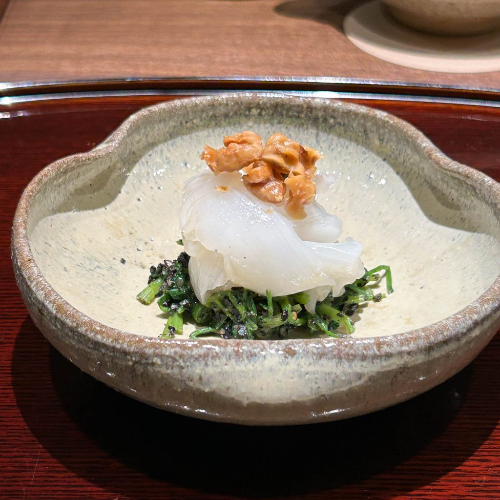 紋甲イカとセリの黒ゴマあえ