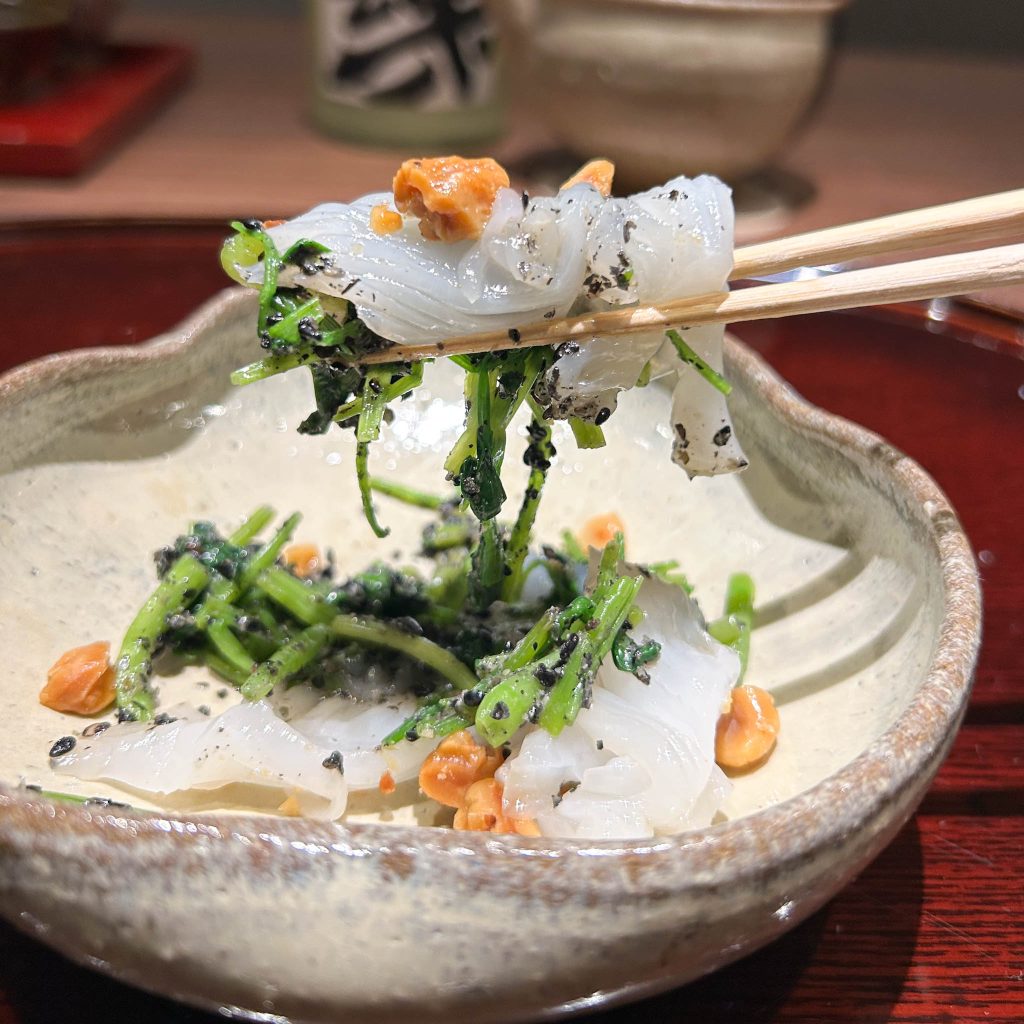 紋甲イカとセリの黒ゴマあえの箸あげ