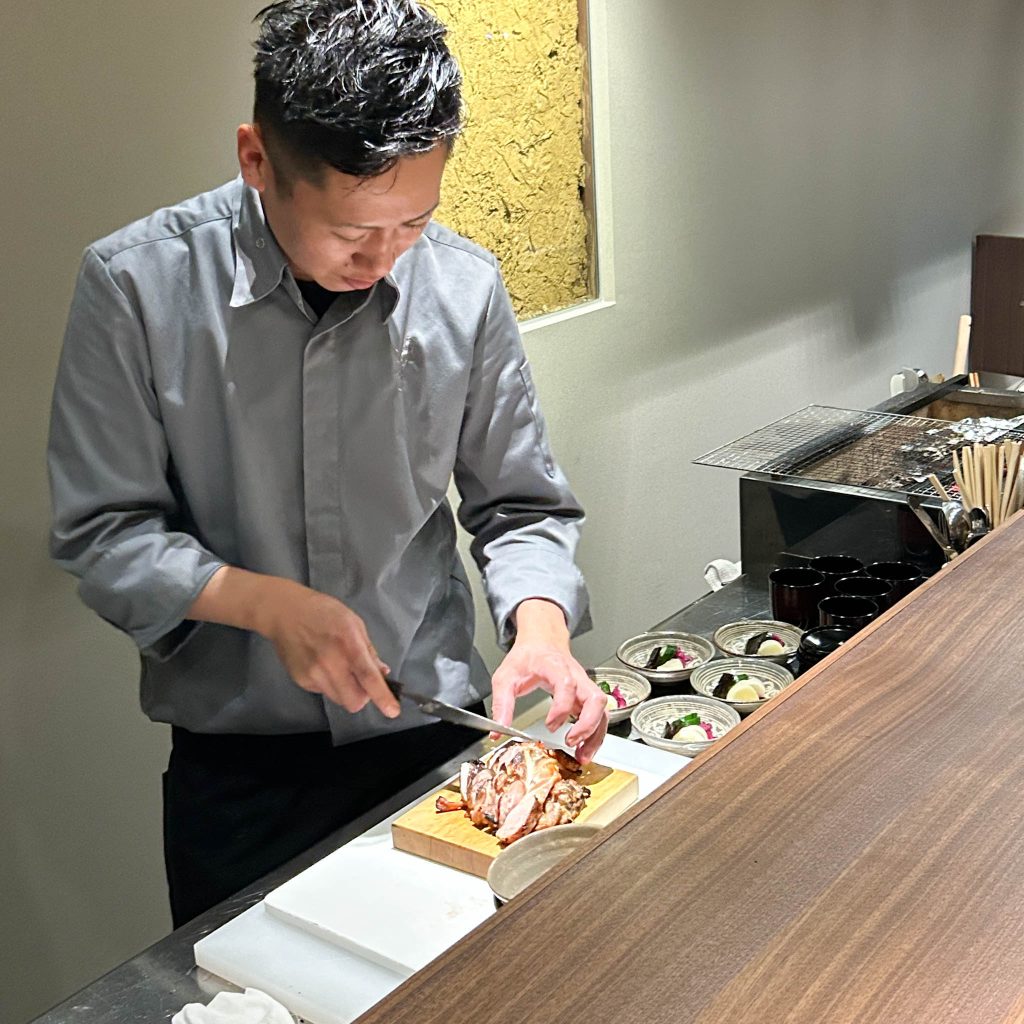 お肉を切る様子