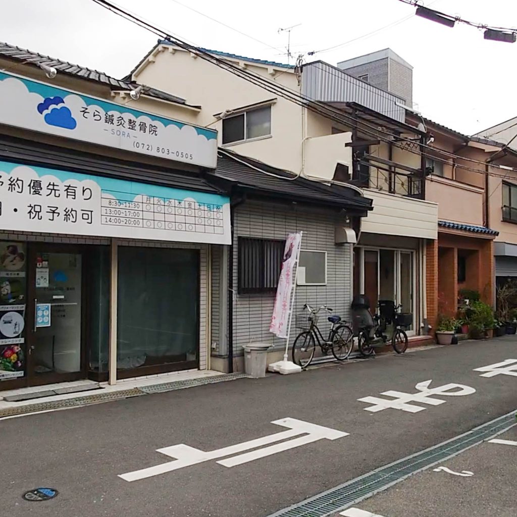 交差点から見えるお店