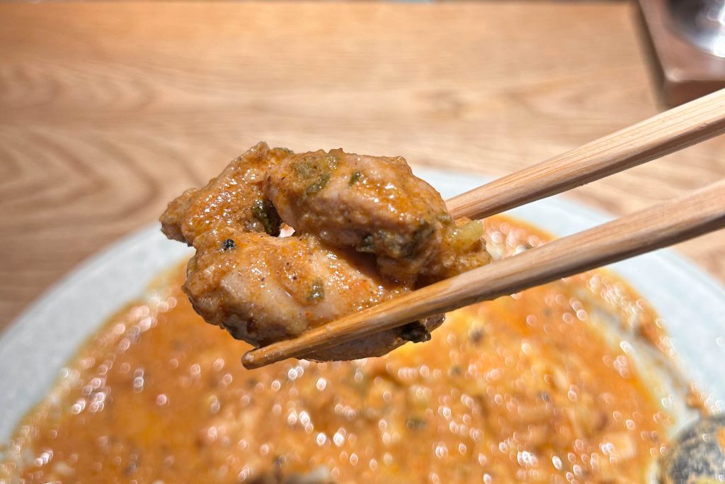 タンドリーチキンの箸上げ