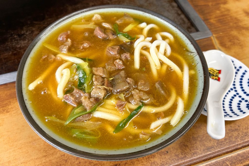 すじカレーうどん(830円)