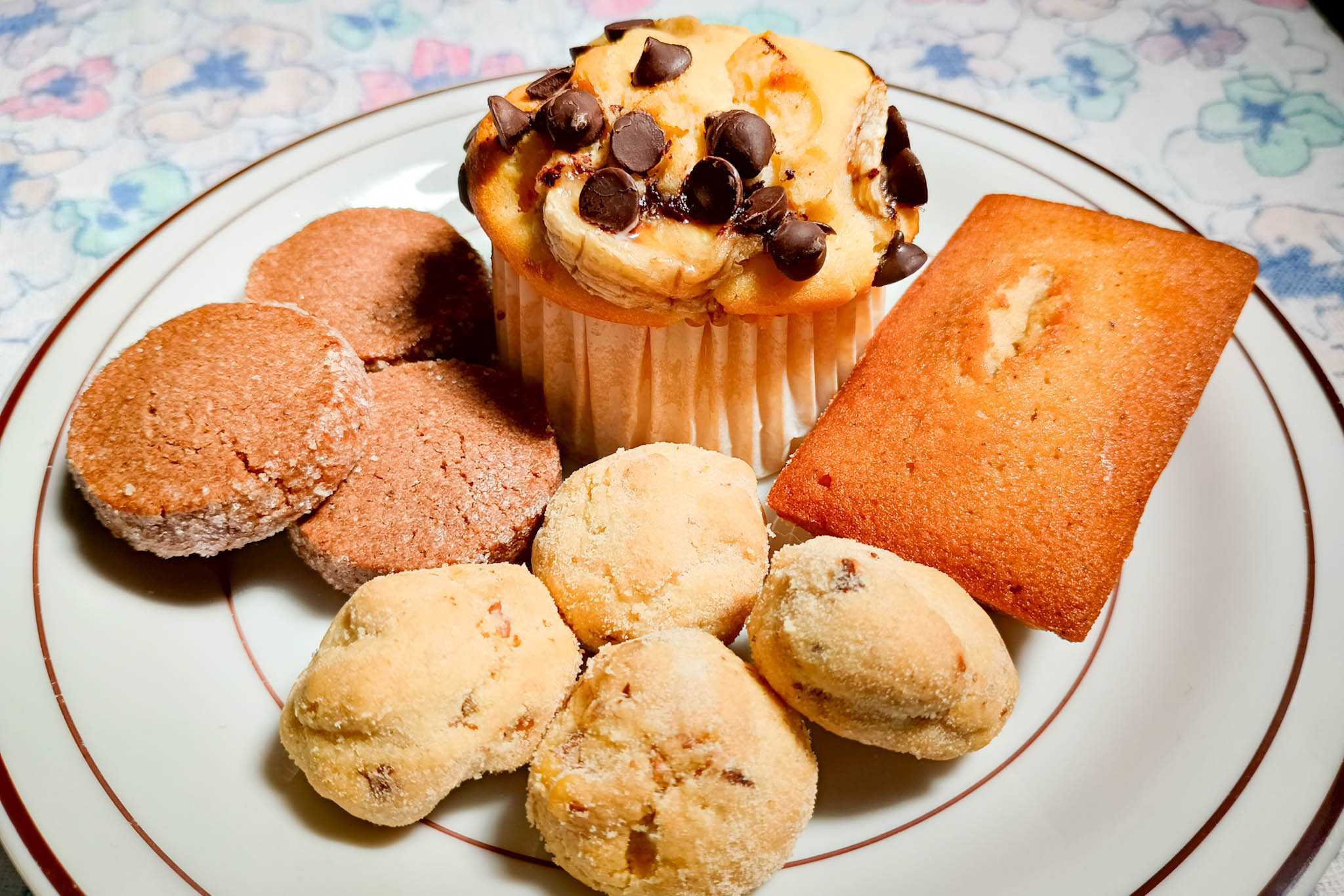 四条畷市のおやつ屋poemで楽しむチョコバナナマフィン