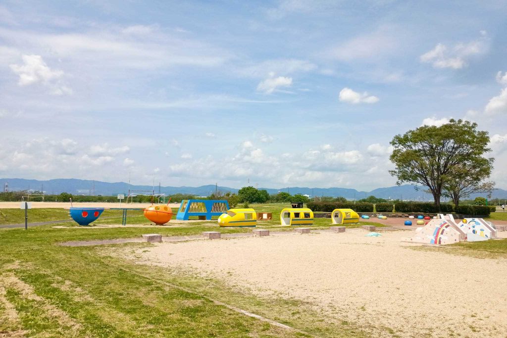 寝屋川市の淀川河川公園太間地区の遊具