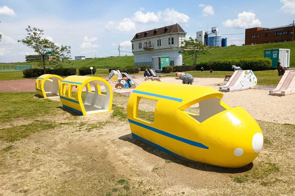 寝屋川市の淀川河川公園太間地区ドクターイエロー
