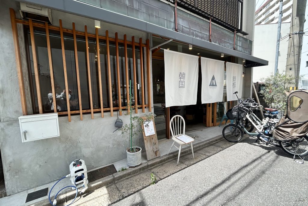 SANPA食堂の斜めからの外観