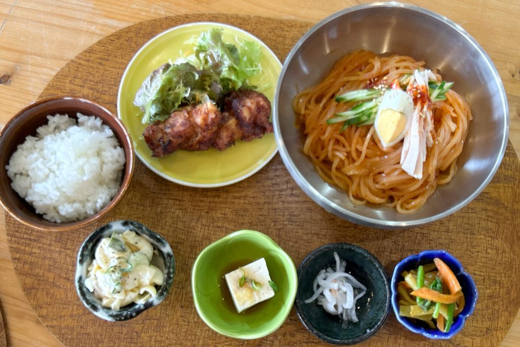 ビビン麺と唐揚げランチ