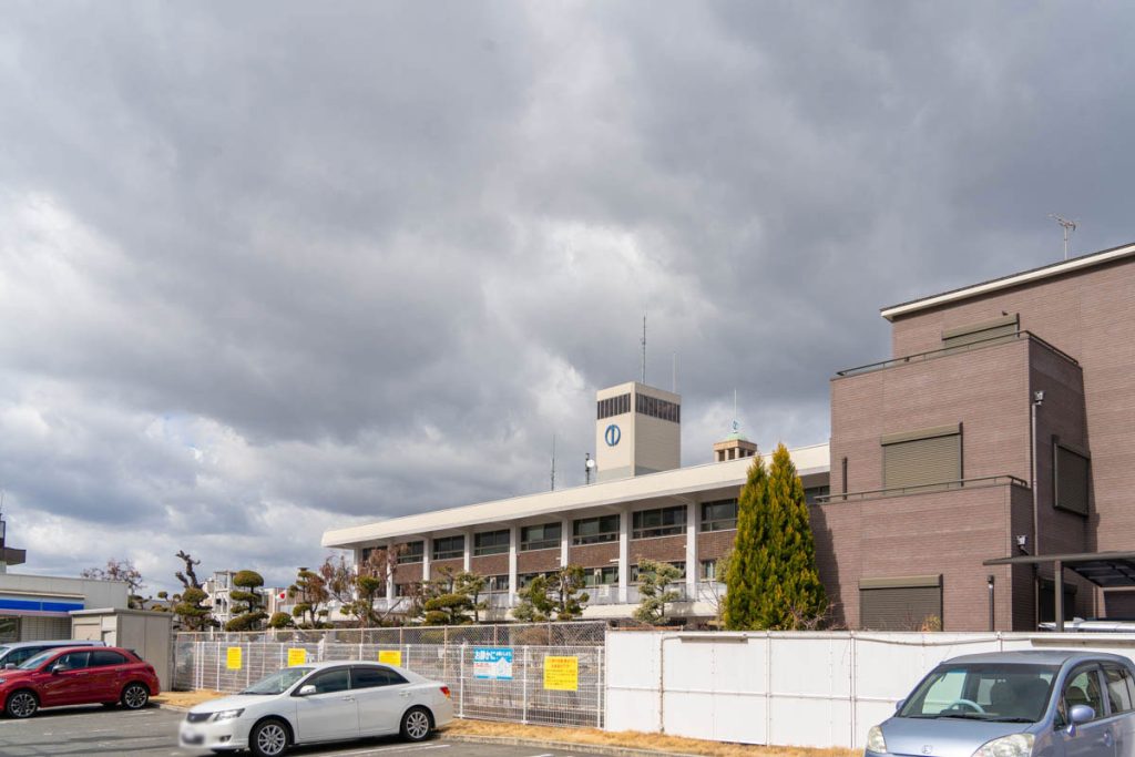 寝屋川市本町の寝屋川市役所