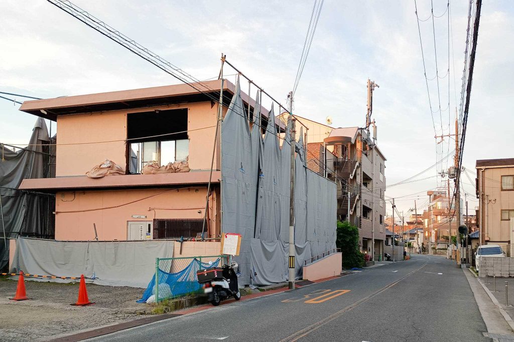 寝屋川市高柳1丁目の寝屋川高柳郵便局周辺道路