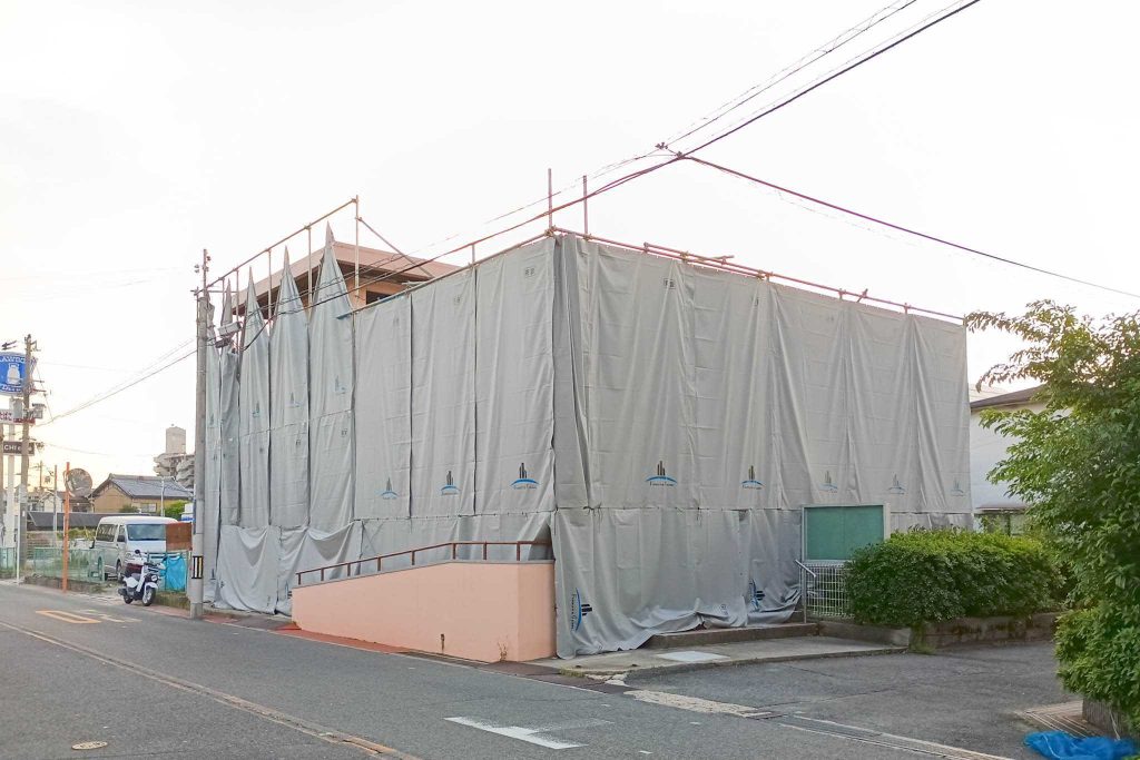 寝屋川市高柳1丁目の寝屋川高柳郵便局　
