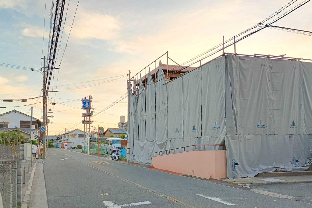 寝屋川市高柳1丁目の寝屋川高柳郵便局周辺道路
