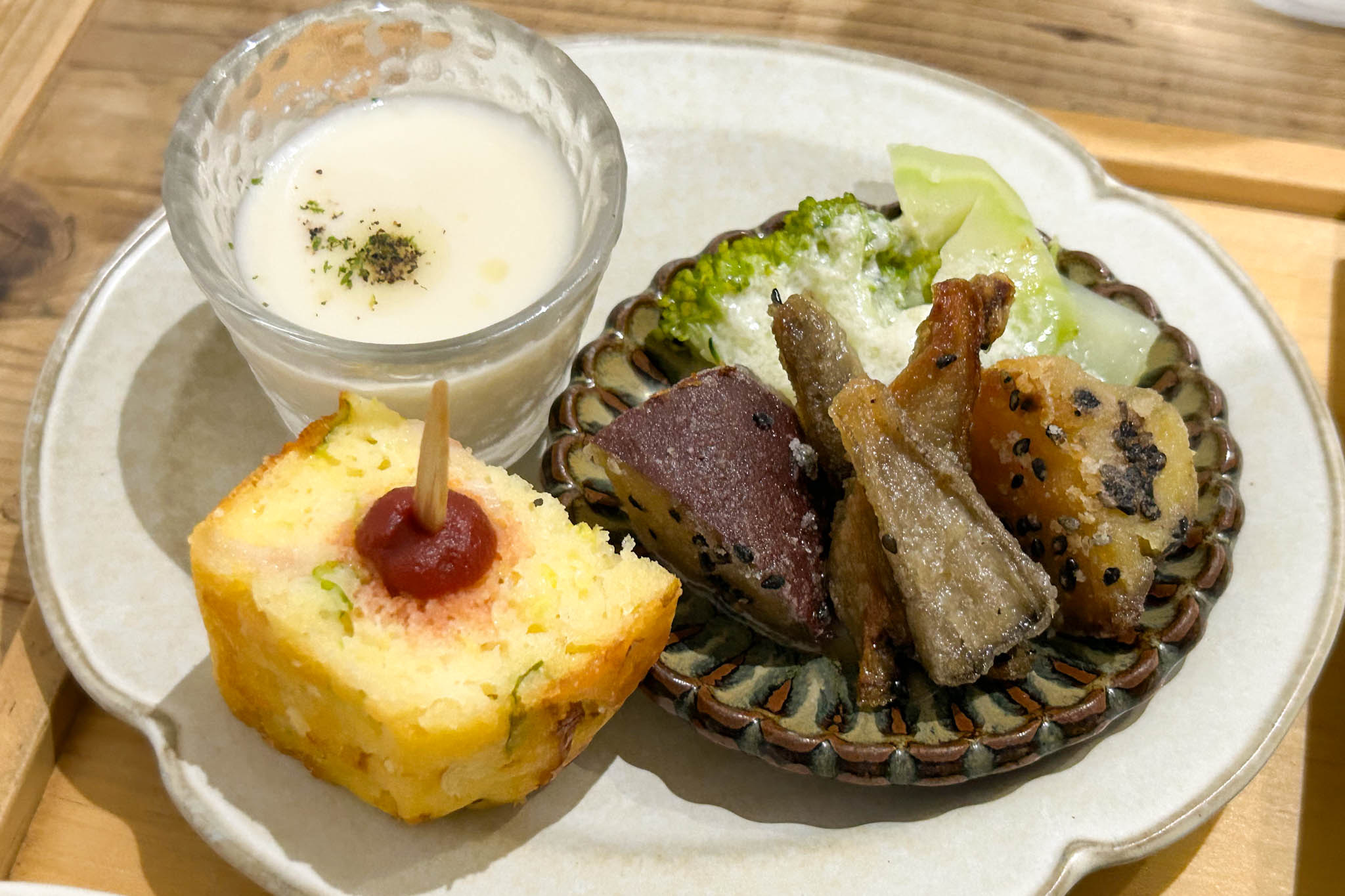 盛り合わせプレート（ケークサレ・よごし焼き・ポタージュ）