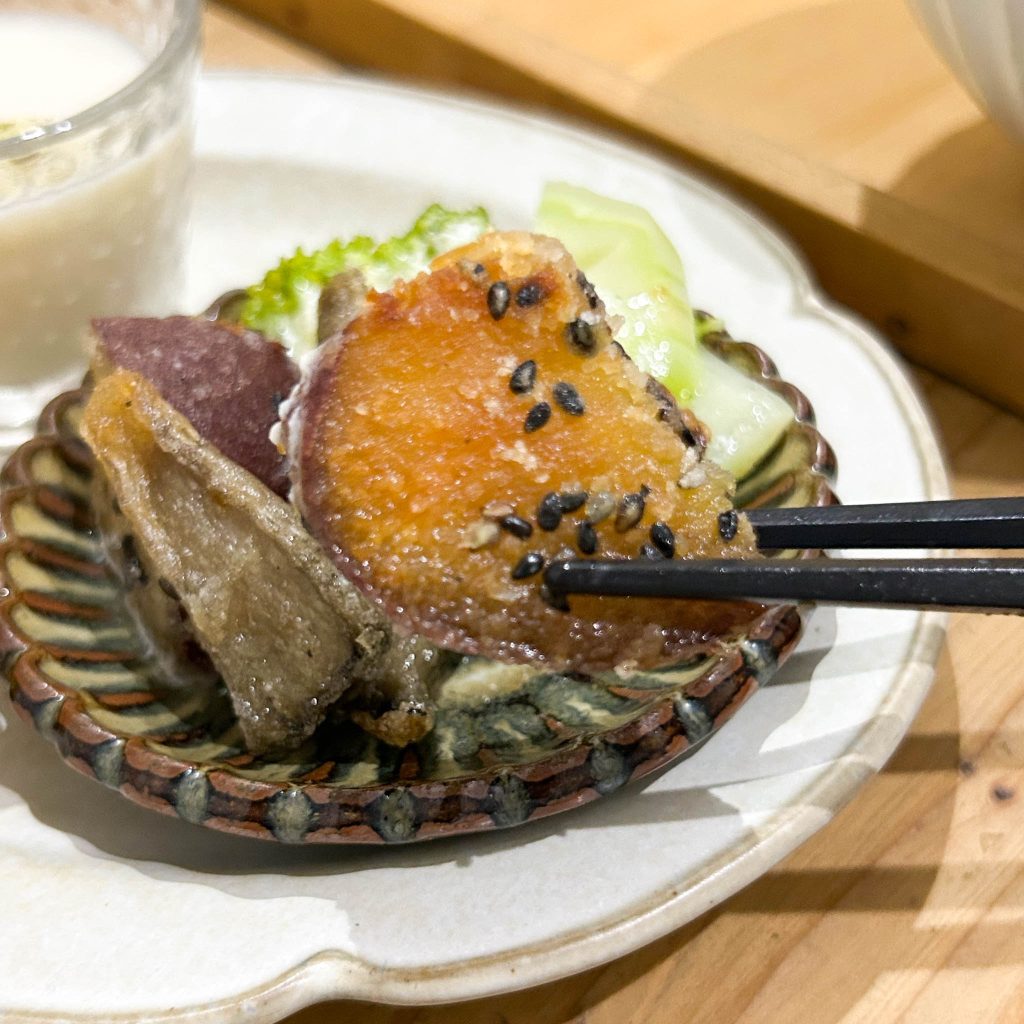 ブロッコリーの豆乳マヨネーズと薩摩芋と新ごぼうの胡麻よごし焼き