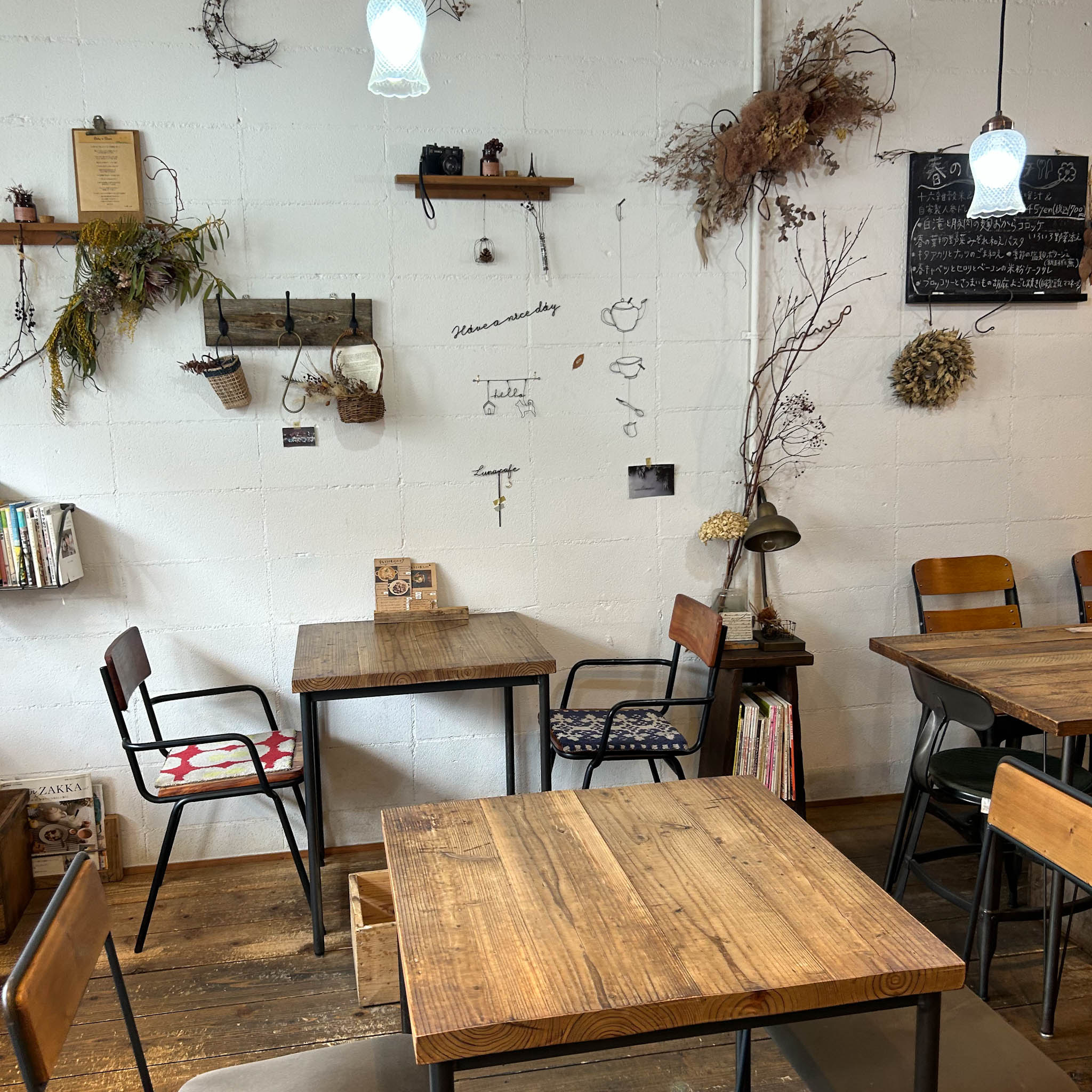 店内風景（テーブル）