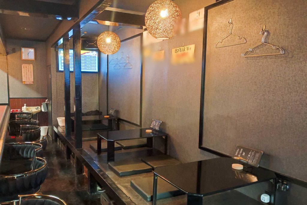 寝屋川市秦町 遊びBAR W
