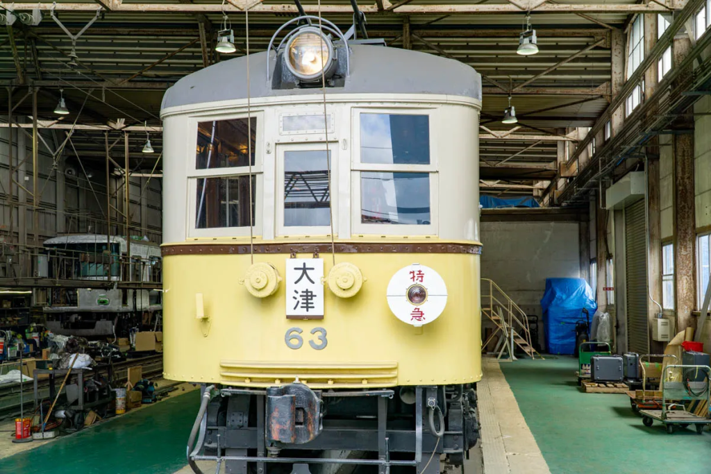寝屋川市木田元宮の寝屋川車両基地にあるびわこ号