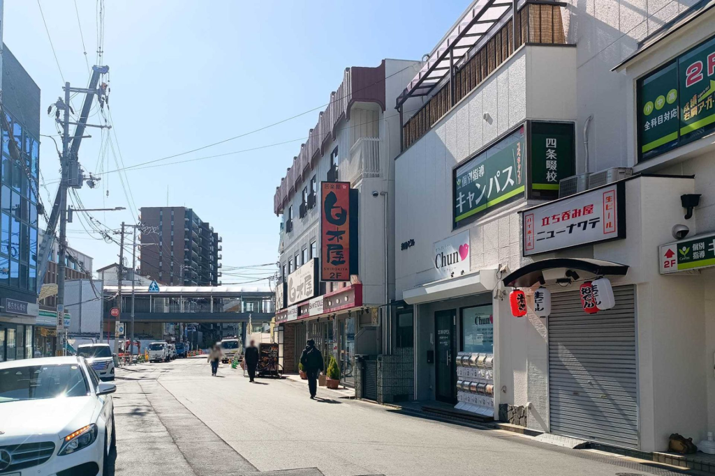大東市学園町 白木屋 四条畷東口駅前店