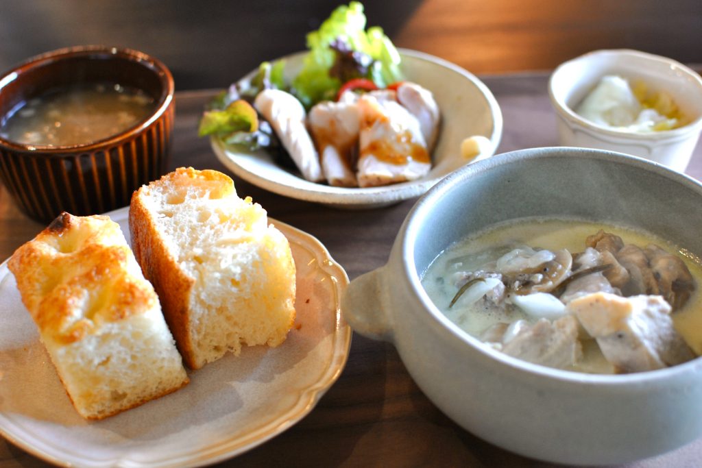 寝屋川市仁和寺町 ぶんぶんカフェ チキンフリカッセ