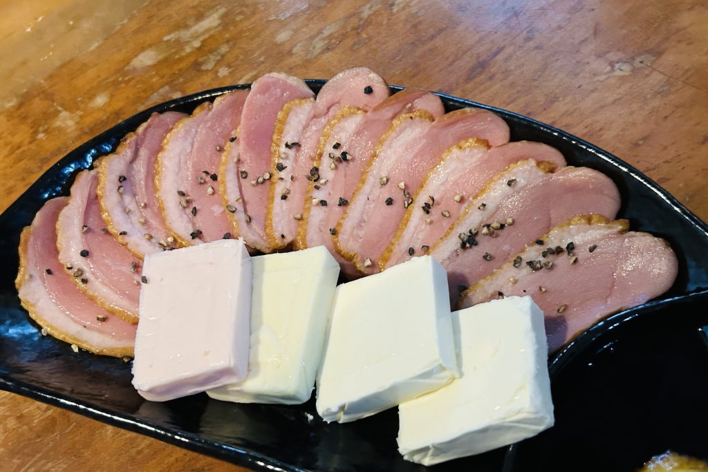 寝屋川市石津南町 がんば食堂 合鴨とチーズ