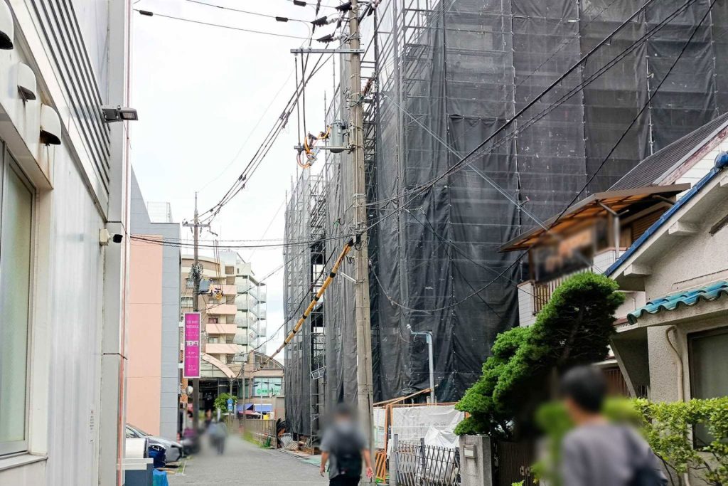 寝屋川市香里南之町 診療所や事務所などが入る5階建ての建物