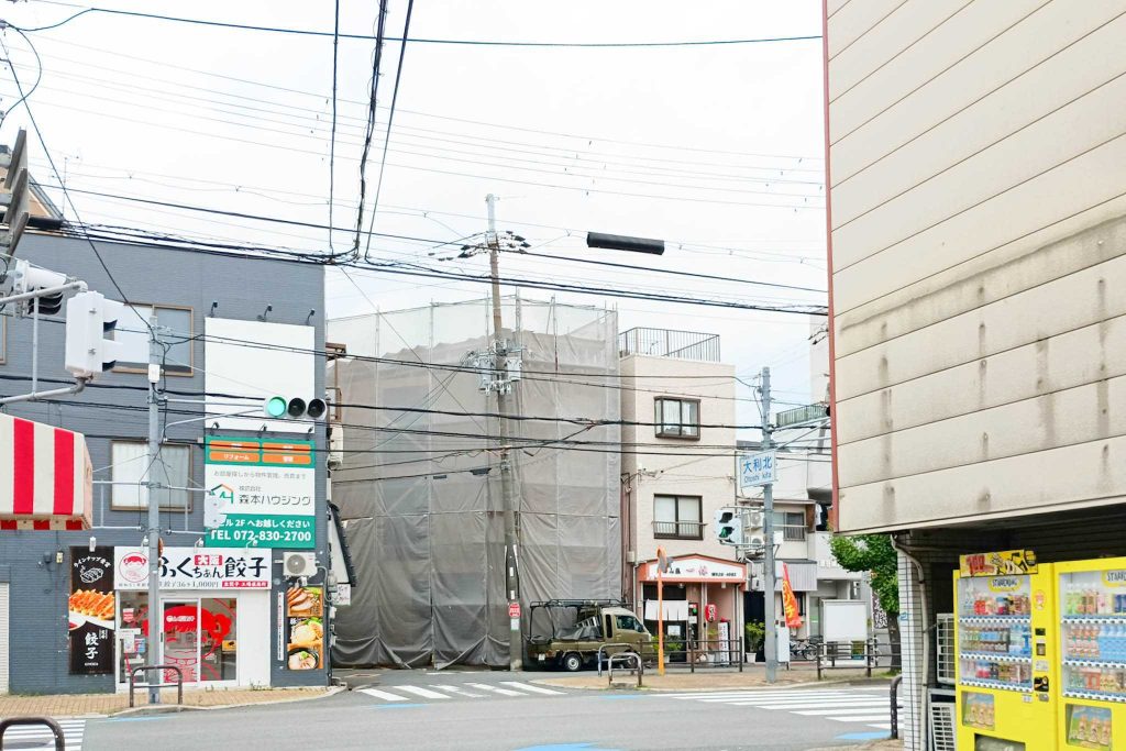 寝屋川市北大利町 3階建ての建物 工事