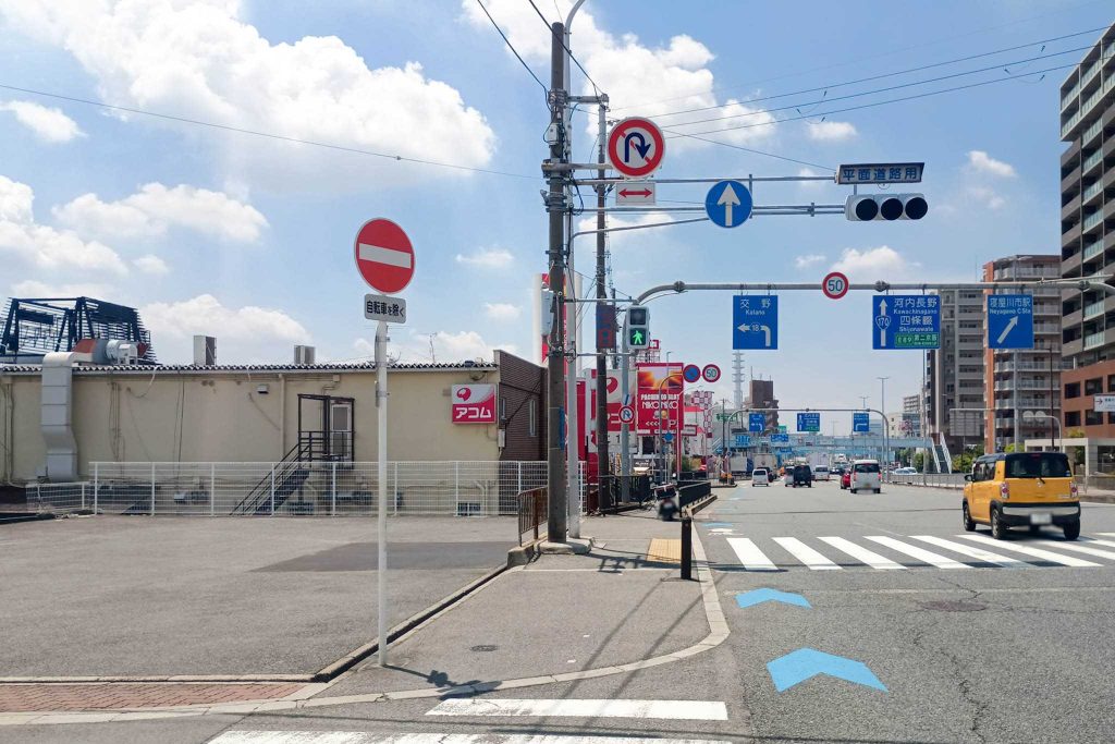 寝屋川市川勝町 アイフル 170号寝屋川店 無人契約コーナー