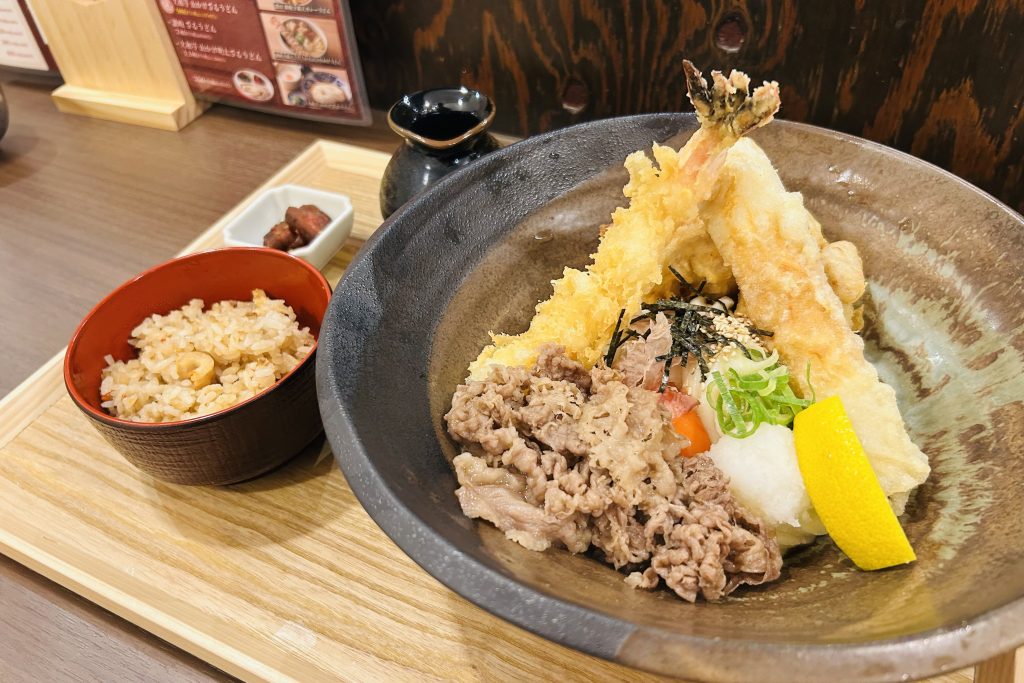 寝屋川市早子町 謹製うどんやしま やしま名物贅沢ぶっかけうどん