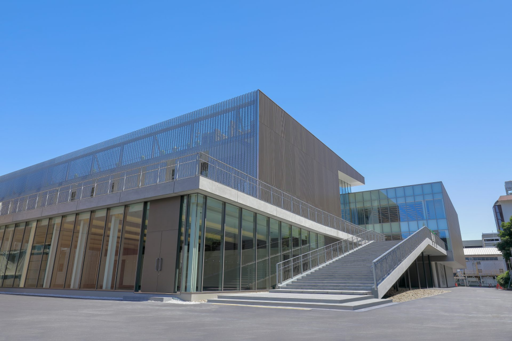寝屋川市初町 大阪電気通信大学