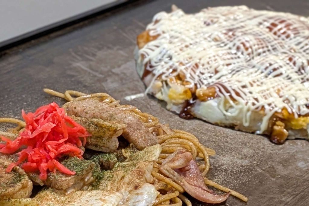 寝屋川市東大利町 てこてこ小町 ぶた玉 ミックス焼きそば
