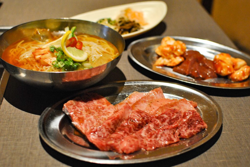 寝屋川市池田中町 焼肉・ホルモンにくろう寝屋川別邸 おすすめ3種盛り