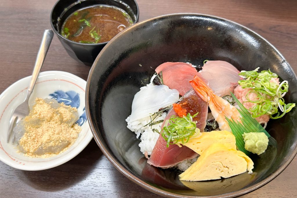 寝屋川市早子町たつ美の海鮮丼ランチ
