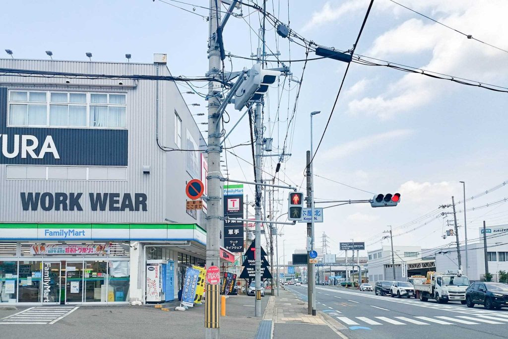 枚方市南中振 ファミリーマート 南中振三丁目店