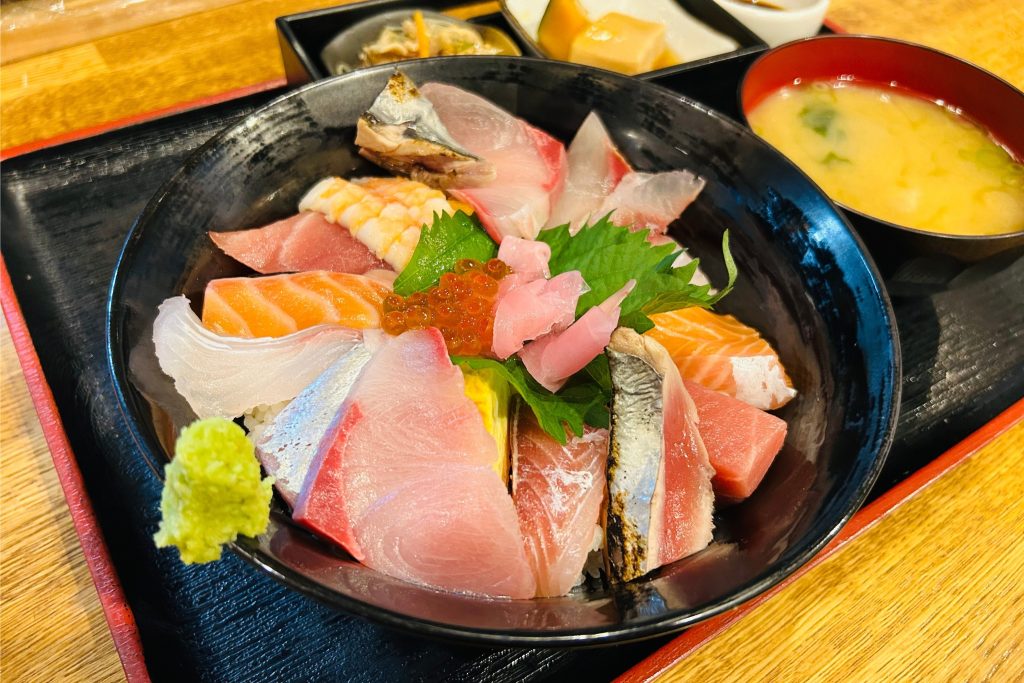 寝屋川市八坂町 八坂海道 海鮮丼