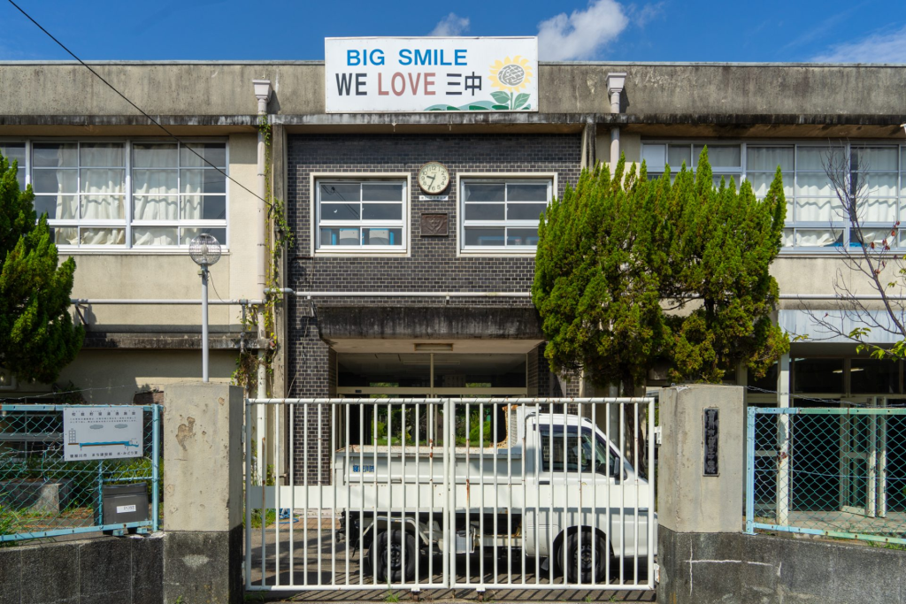 寝屋川市田井町 第三中学校