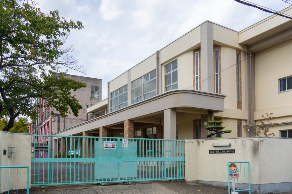 寝屋川市讃良東町 第七中学校